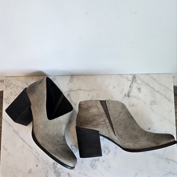 Free People, New Terrah Gray Taupe Leather Cut-out Chunky Heel Boot Size 38 8